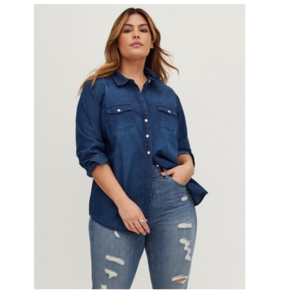 COPY - Torrid dark wash denim button up chambray top. Size 2.